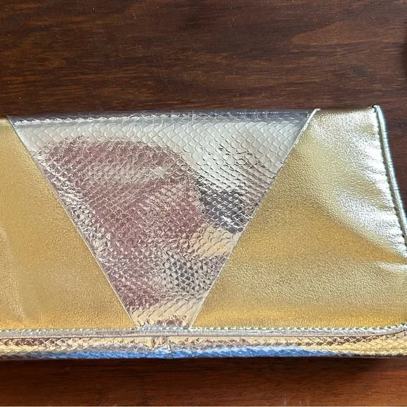 Vintage Walborg of Hong Kong gold and silver python print bag. - Picture 3 of 6